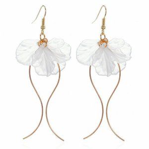 SALE ** NWOT Beautiful Petal Drop Earrings